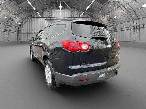Used 2011 Chevrolet Traverse LT image 2