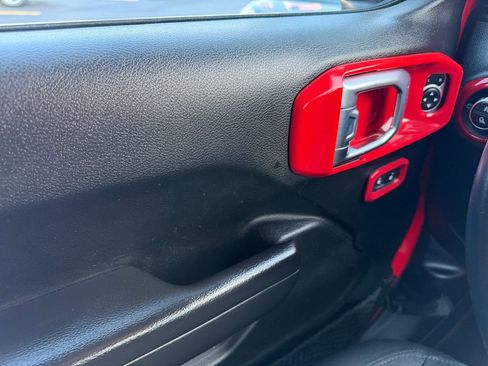 Used 2021 Jeep Gladiator Sport image 11