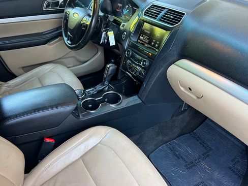 Used 2016 Ford Explorer XLT w/ Equipment Group 202A AWD/4WD image 18