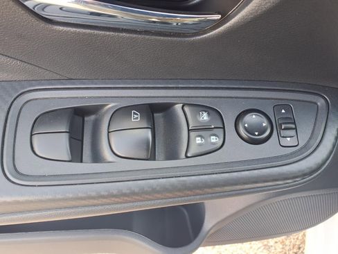 Used 2025 Nissan Versa SV image 8