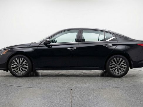 Used 2025 Nissan Altima 2.5 SV FWD image 5