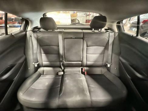 Used 2018 Chevrolet Cruze LT w/ Convenience Package image 9