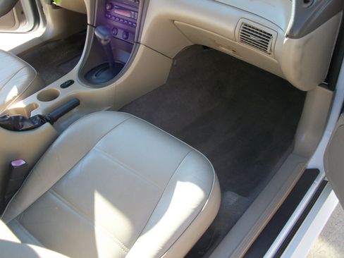 Used 2004 Ford Mustang Deluxe Convertible image 8