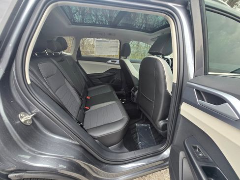 New 2026 Volkswagen Taos SE AWD/4WD image 11