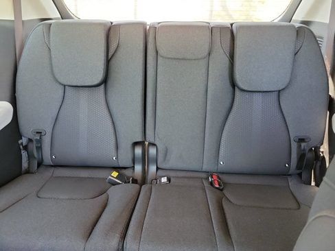 Used 2023 Kia Carnival LX FWD image 18