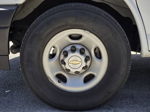 Used 2025 Chevrolet Express 2500 w/ Driver Convenience Package RWD image 11