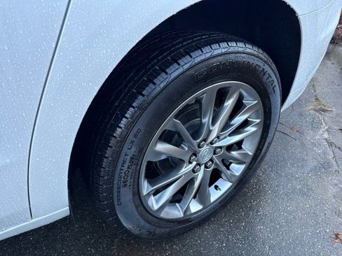 Used 2022 Buick Enclave Avenir image 13