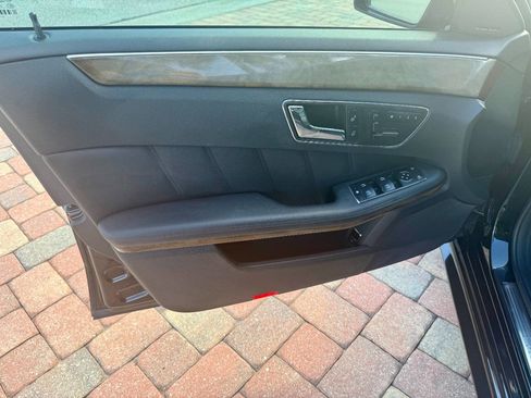 Used 2010 Mercedes-Benz E 350 4MATIC Sedan image 25