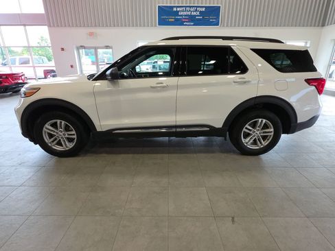 Used 2023 Ford Explorer XLT w/ Equipment Group 202A AWD/4WD image 12