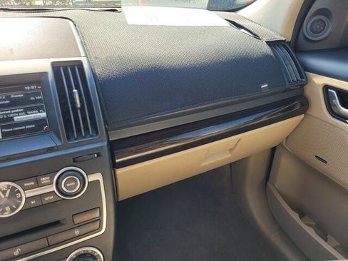 Used 2014 Land Rover LR2 image 19