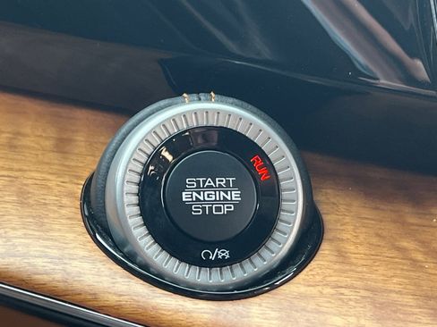 Used 2023 Jeep Grand Wagoneer Series III image 22