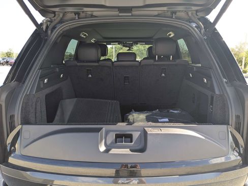 Used 2025 Land Rover Range Rover SE AWD/4WD image 13