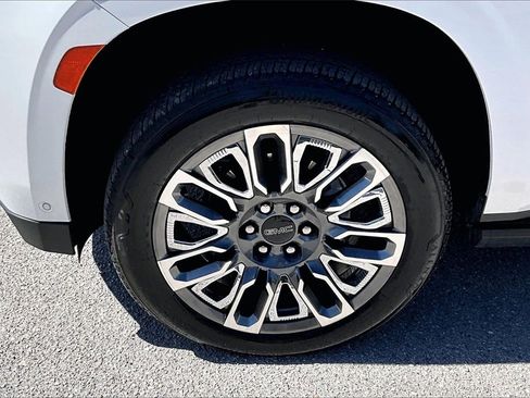 Used 2023 GMC Yukon Denali Ultimate image 13