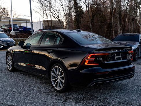 Used 2020 Volvo S60 T6 Momentum image 4