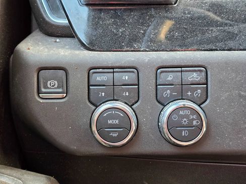 Used 2026 GMC Sierra 3500 SLT w/ SLT Convenience Package AWD/4WD image 15