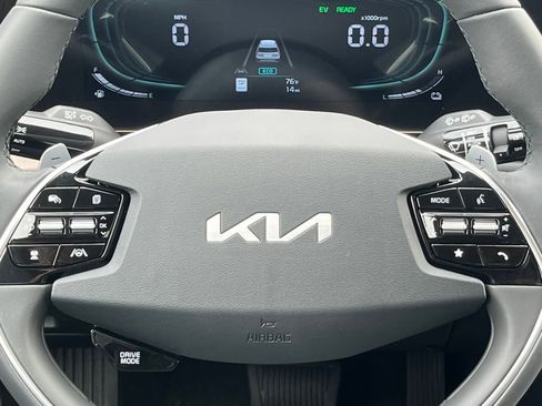 New 2025 Kia Niro EX image 21