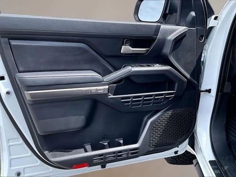 Used 2025 Toyota Tacoma TRD Off-Road image 17