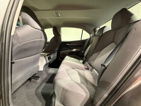 Used 2018 Toyota Camry LE w/ Convenience Package FWD image 17