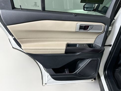 Used 2020 Ford Explorer Limited image 26