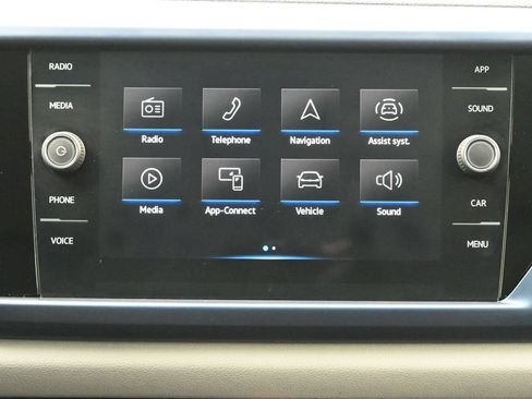 Used 2022 Volkswagen Taos SE FWD image 9
