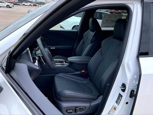 New 2026 Lexus TX 500h AWD image 17