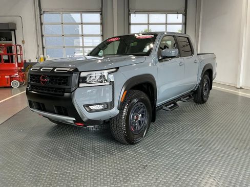 Used 2025 Nissan Frontier PRO-4X AWD/4WD image 2