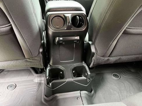 Used 2022 Jeep Wrangler Unlimited Sport AWD/4WD image 16