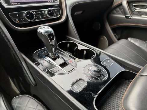 Used 2017 Bentley Bentayga image 9