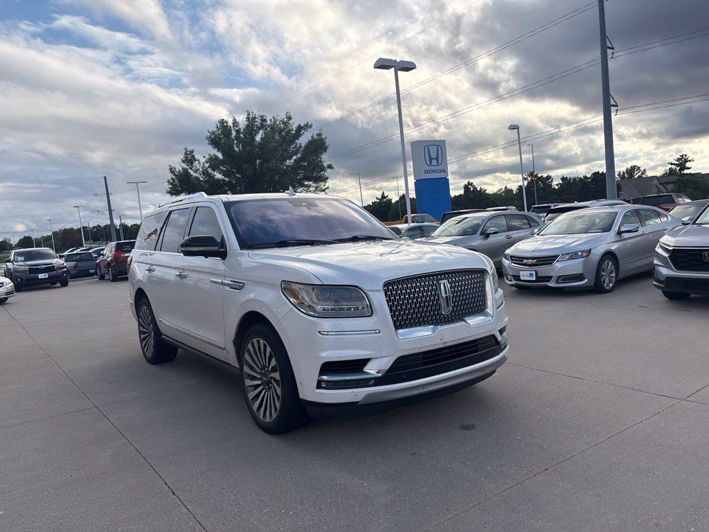 Used 2019 Lincoln Navigator Reserve AWD/4WD image 3