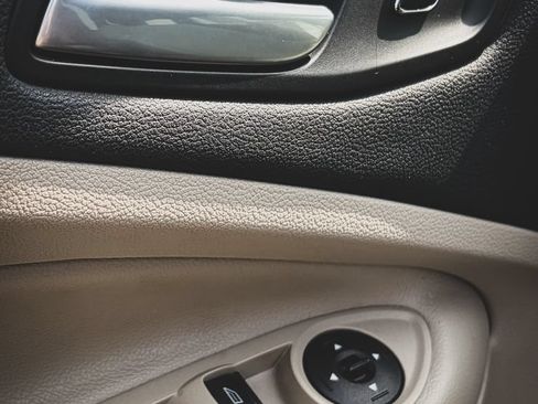 Used 2016 Ford Escape SE FWD image 5