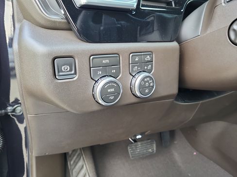 New 2026 GMC Sierra 1500 SLT image 17