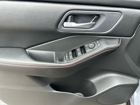 Used 2025 Nissan Rogue SV AWD/4WD image 10