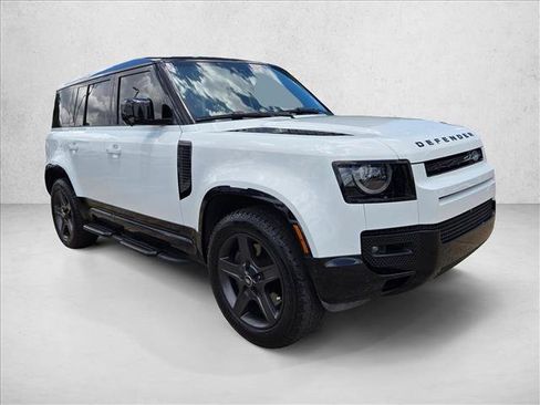 Used 2025 Land Rover Defender 110 X-Dynamic SE AWD/4WD image 3