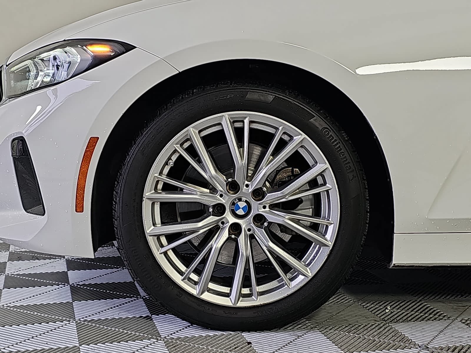 Used 2024 BMW 330i Sedan w/ Convenience Package RWD image 10