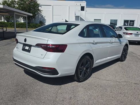 Used 2024 Volkswagen Jetta SE FWD image 3