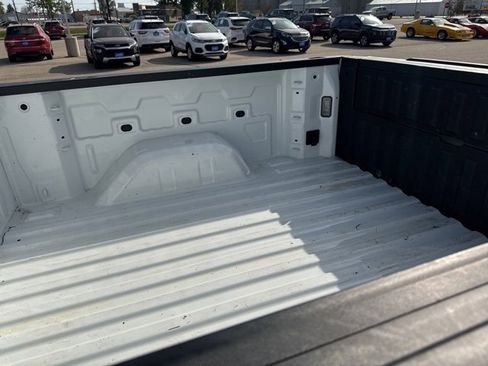 Used 2025 GMC Sierra 1500 SLT image 5