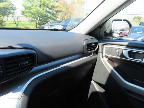 Used 2022 Ford Explorer XLT image 22