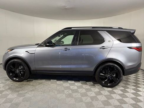 Used 2025 Land Rover Discovery S image 3