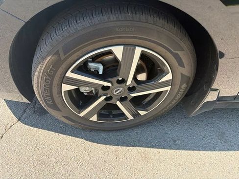 Used 2025 Nissan Sentra SV FWD image 12