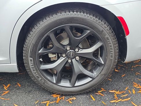 Used 2023 Chrysler 300 Touring w/ Sport Appearance Package image 30