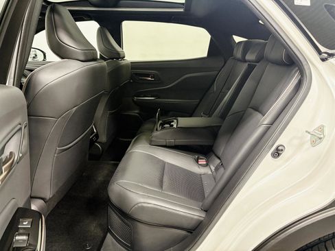 Certified 2025 Toyota Crown Platinum image 6