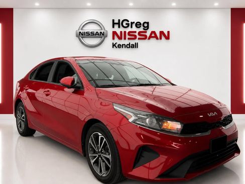 Used 2022 Kia Forte LXS FWD image 3