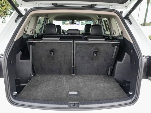 Used 2024 Volkswagen Atlas SE image 25