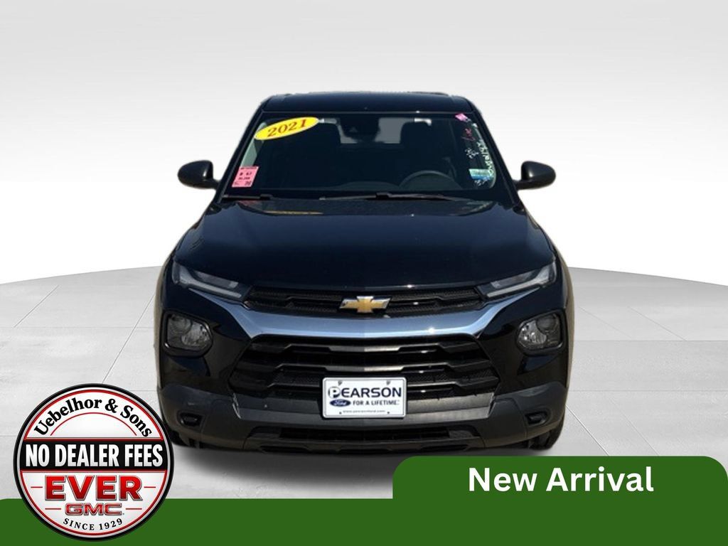 Used 2021 Chevrolet TrailBlazer LS FWD image 2