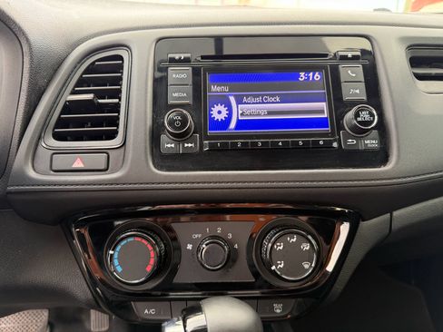 Used 2021 Honda HR-V LX image 15