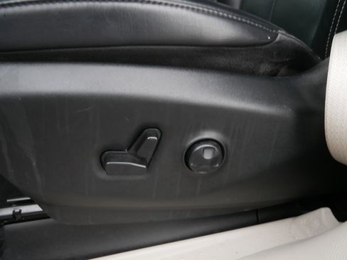 Certified 2023 Chrysler Pacifica Touring-L image 24