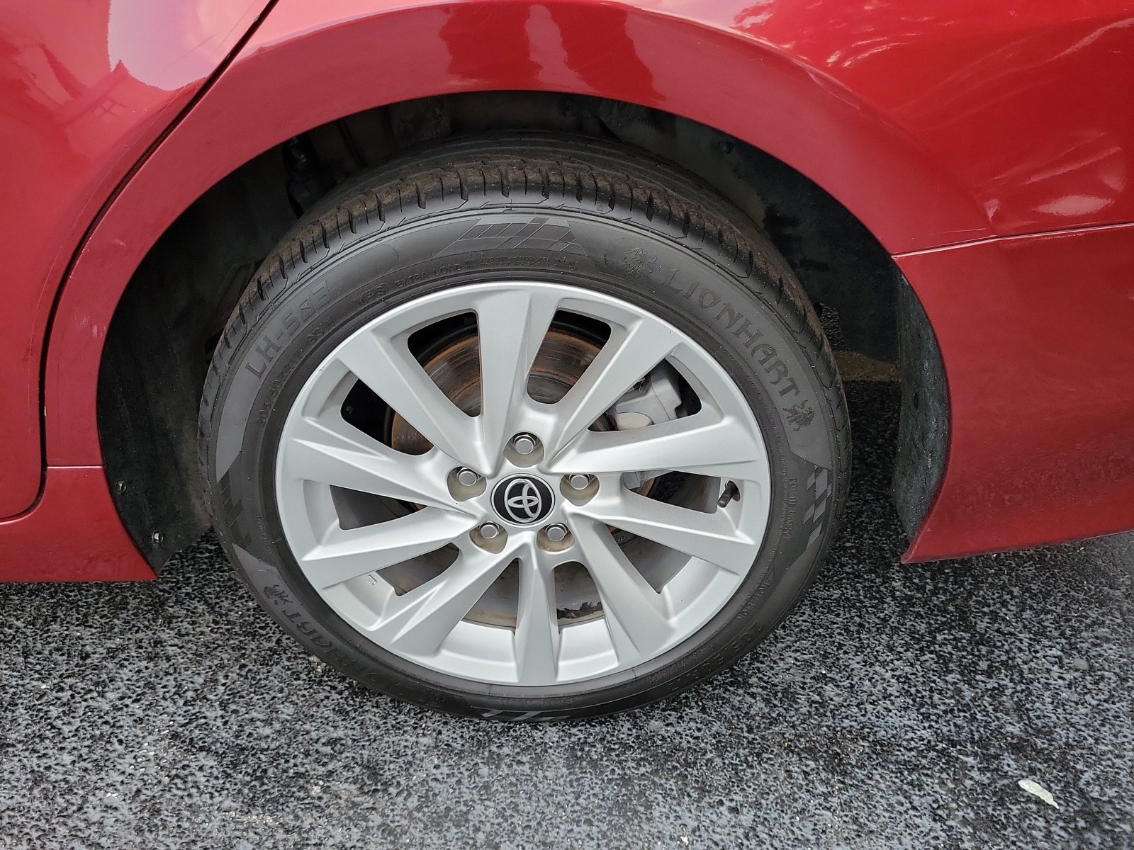 Used 2022 Toyota Camry LE FWD image 9