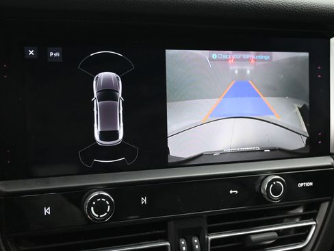 Used 2022 Porsche Macan image 16