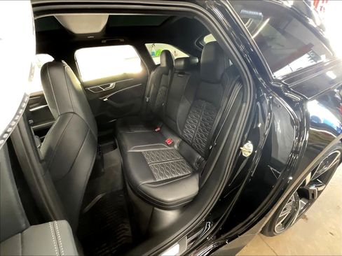 Used 2022 Audi RS 6 w/ Executive Package image 27