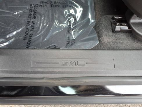 Used 2023 GMC Terrain SLT AWD/4WD image 21
